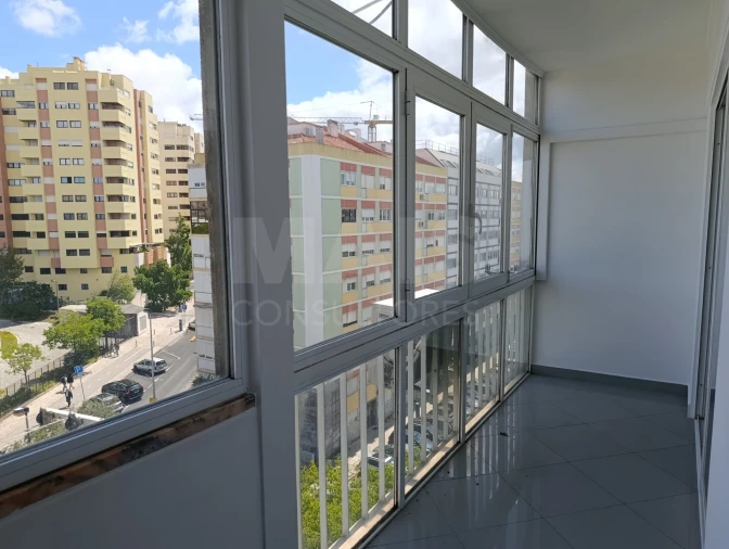 Apartamento T2 para Venda em Carnide Foto 7
