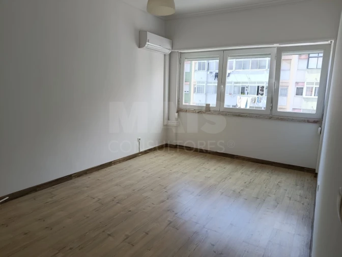 Apartamento T2 para Venda em Carnide Foto 8