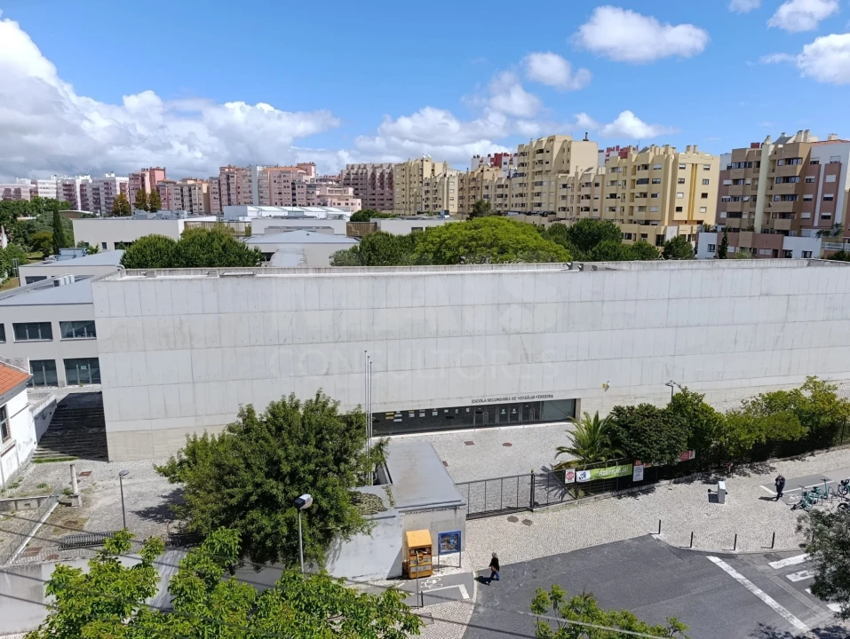 Apartamento T2 para Venda em Carnide Foto 9