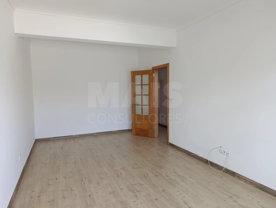 Apartamento T2 para Venda em Carnide Foto 1