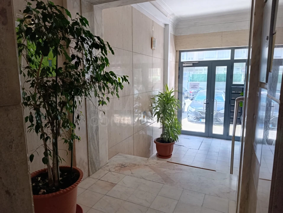 Apartamento T2 para Venda em Carnide Foto 11