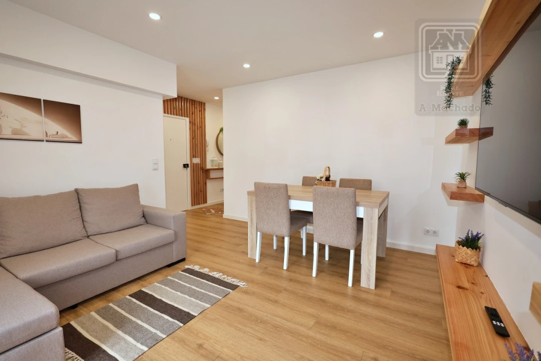 Apartamento T2 para Arrendamento em Ponta Delgada (São José) Foto 1
