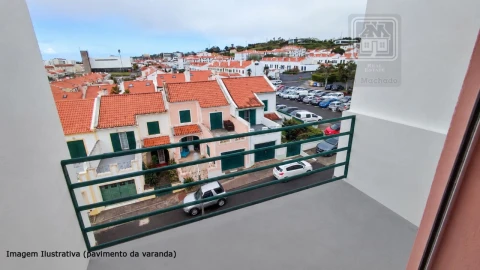 Apartamento T2 para Arrendamento em Ponta Delgada (São José)