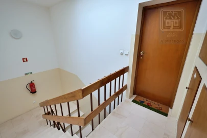 Apartamento T2 para Arrendamento em Ponta Delgada (São José)