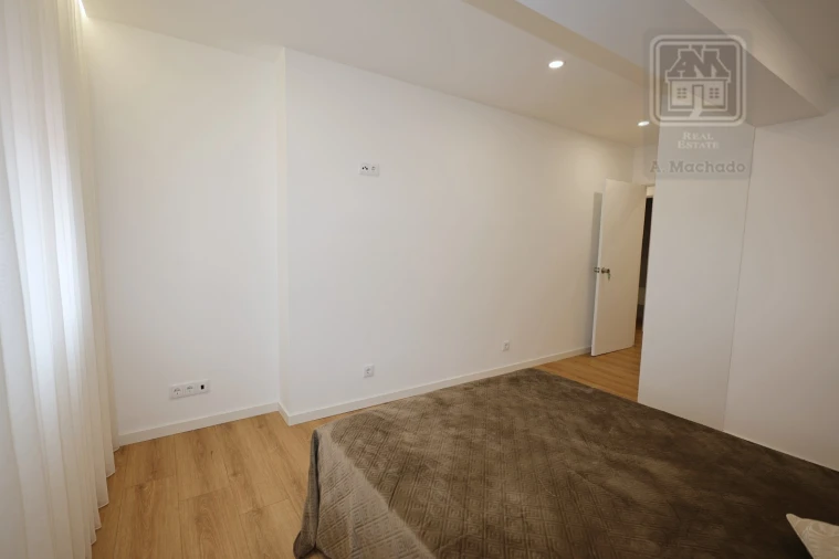 Apartamento T2 para Arrendamento em Ponta Delgada (São José) Foto 24