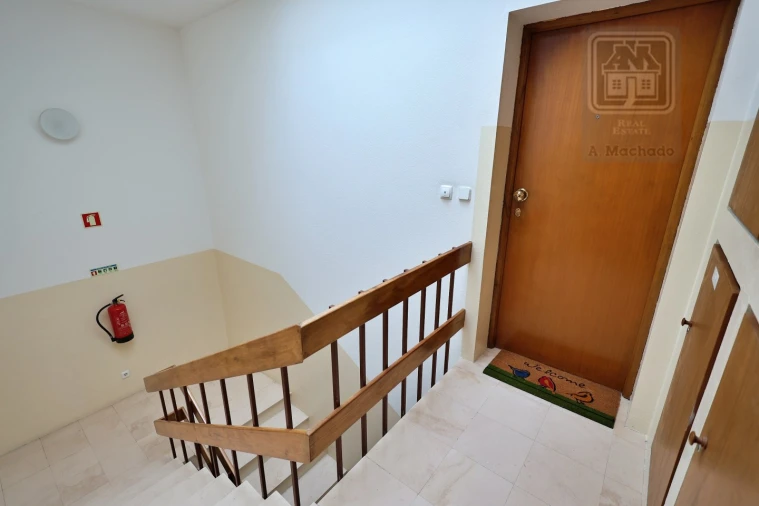 Apartamento T2 para Arrendamento em Ponta Delgada (São José) Foto 32