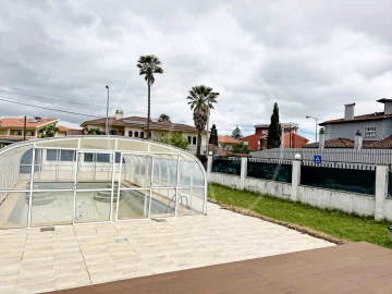Moradia T4 para Venda em Carcavelos e Parede