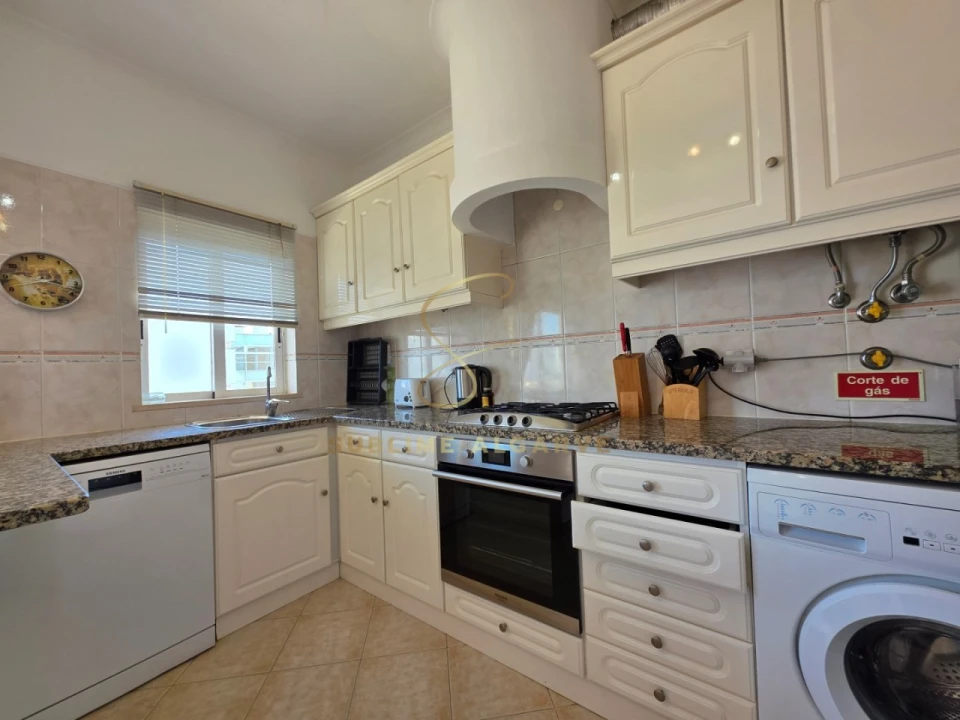 Apartamento T1 para Arrendamento em Lagos (São Sebastião e Santa Maria) Foto 8