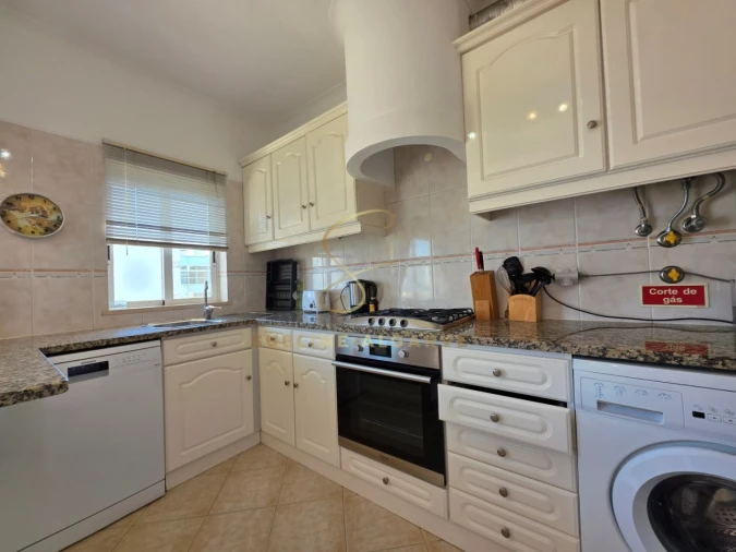 Apartamento T1 para Arrendamento em Lagos (São Sebastião e Santa Maria) Foto 8