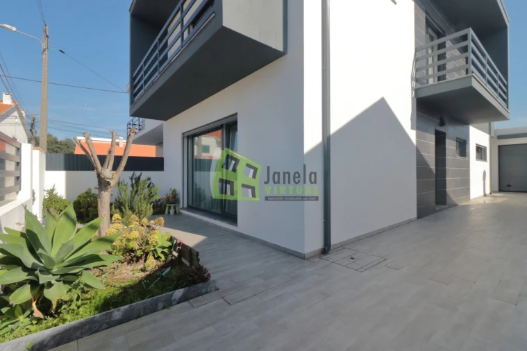 Moradia T3 para Venda em Quinta do Conde Foto 31