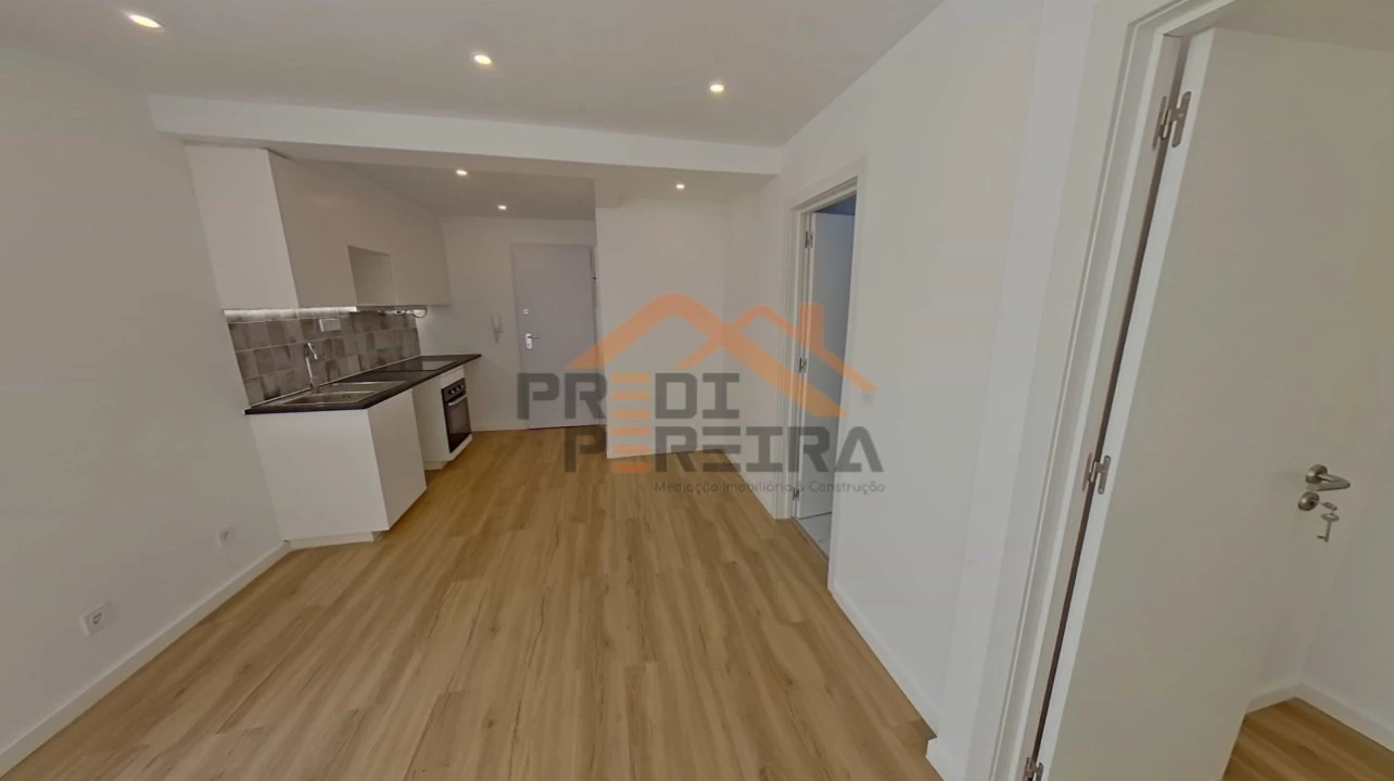 Apartamento T2 para Venda em Águas Livres Foto 1