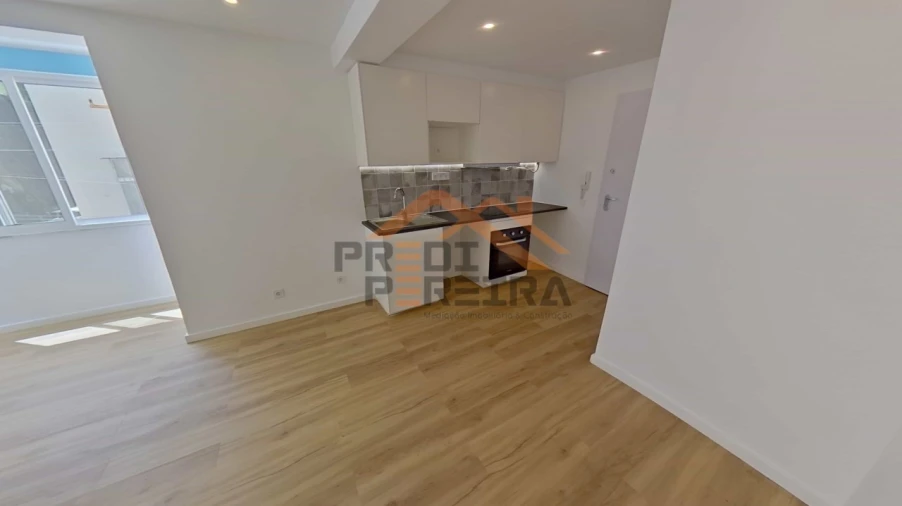 Apartamento T2 para Venda em Águas Livres Foto 3