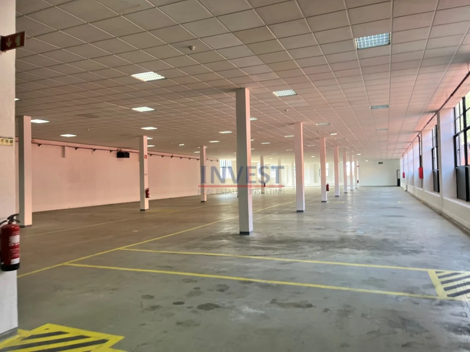 Armazém para Arrendamento em Paranhos Foto 1