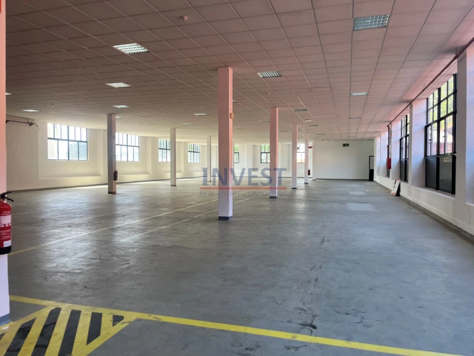 Armazém para Arrendamento em Paranhos Foto 8