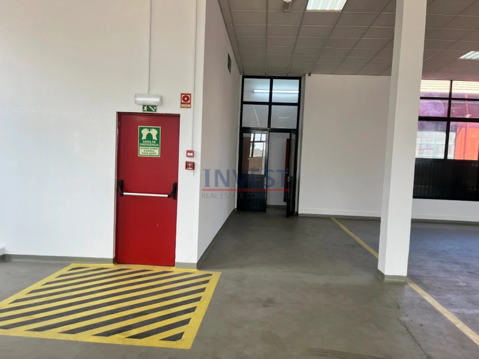 Armazém para Arrendamento em Paranhos Foto 6