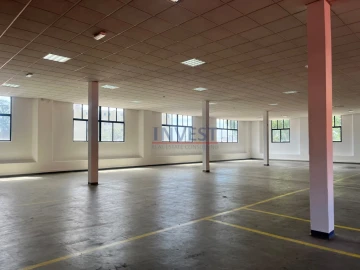 Armazém para Arrendamento em Paranhos