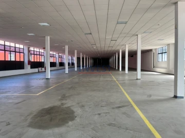 Armazém para Arrendamento em Paranhos