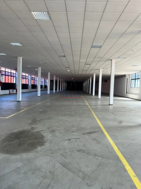 Armazém para Arrendamento em Paranhos