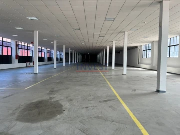 Armazém para Arrendamento em Paranhos