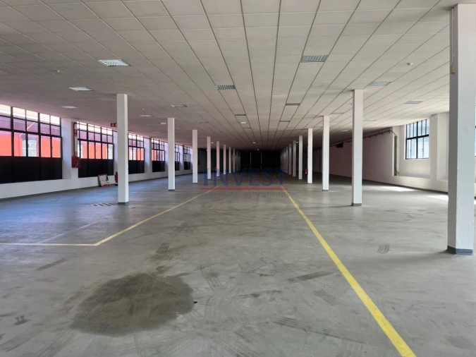 Armazém para Arrendamento em Paranhos Foto 3