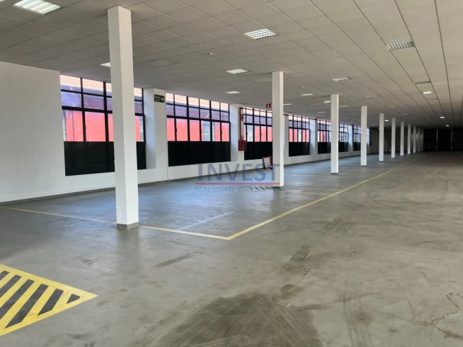 Armazém para Arrendamento em Paranhos Foto 13