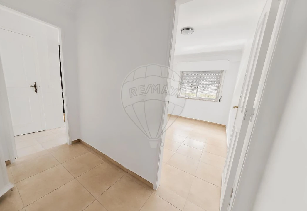 Apartamento T3 para Arrendamento em Queluz e Belas Foto 13