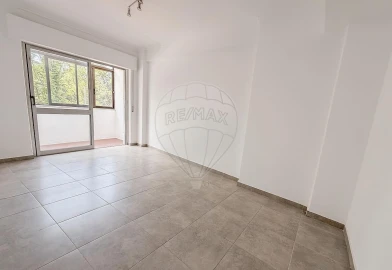 Apartamento T3 para Arrendamento em Queluz e Belas