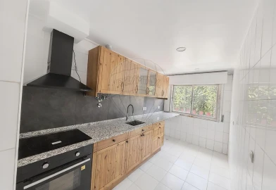 Apartamento T3 para Arrendamento em Queluz e Belas
