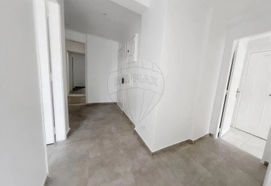 Apartamento T3 para Arrendamento em Queluz e Belas
