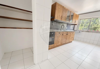 Apartamento T3 para Arrendamento em Queluz e Belas