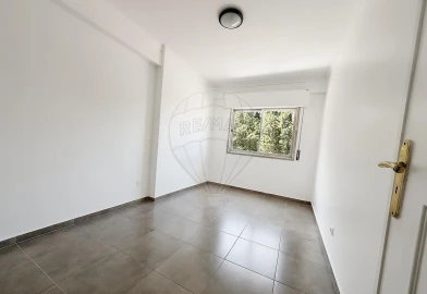 Apartamento T3 para Arrendamento em Queluz e Belas