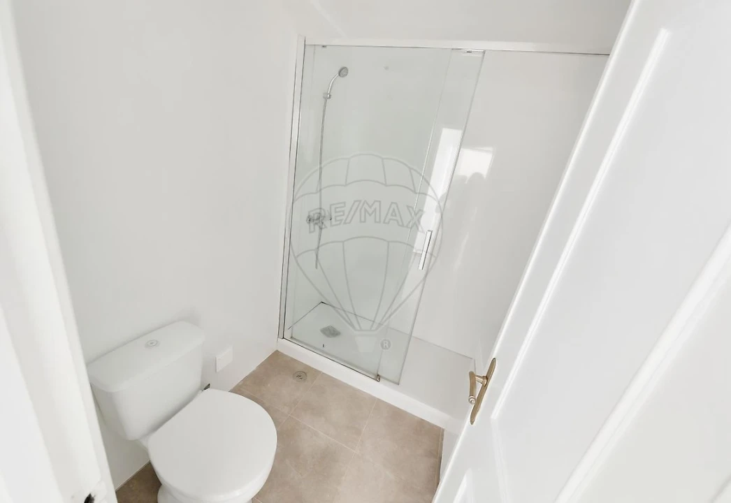 Apartamento T3 para Arrendamento em Queluz e Belas Foto 1