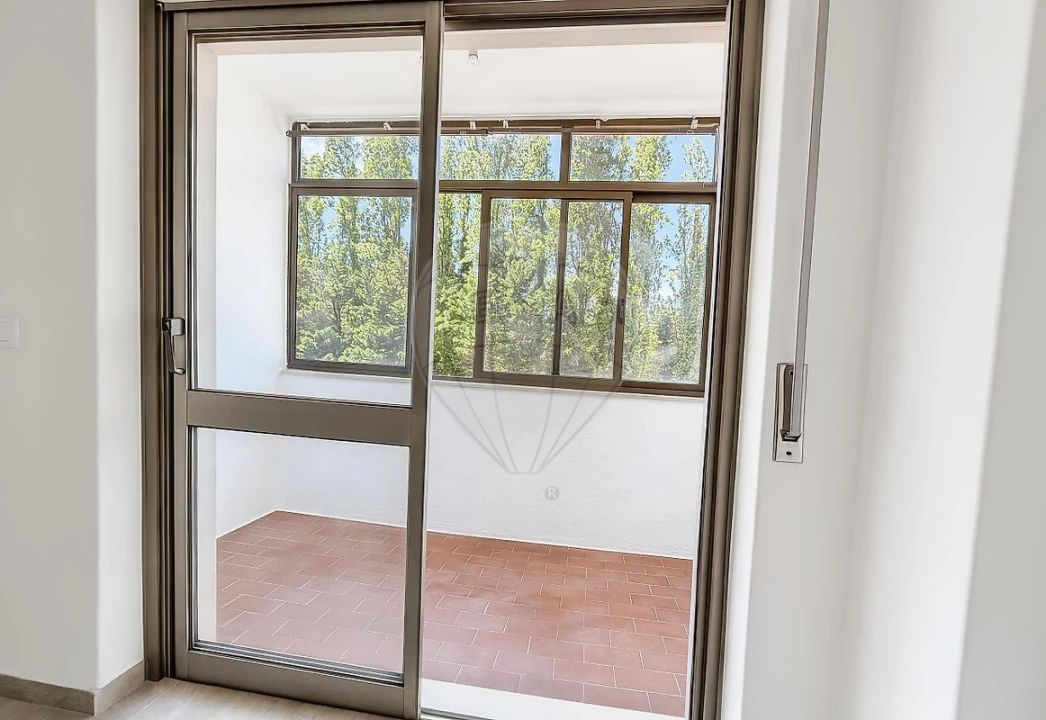 Apartamento T3 para Arrendamento em Queluz e Belas Foto 17