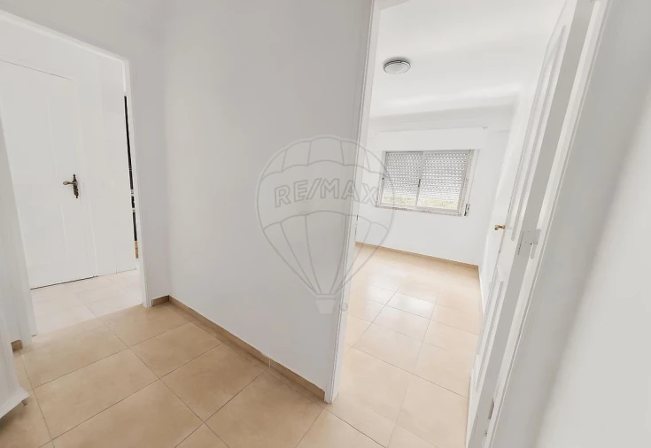 Apartamento T3 para Arrendamento em Queluz e Belas Foto 13