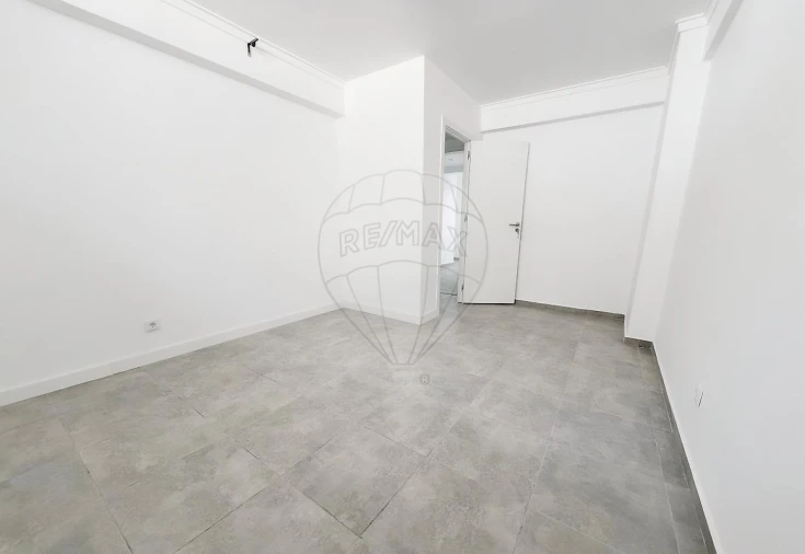 Apartamento T3 para Arrendamento em Queluz e Belas Foto 8