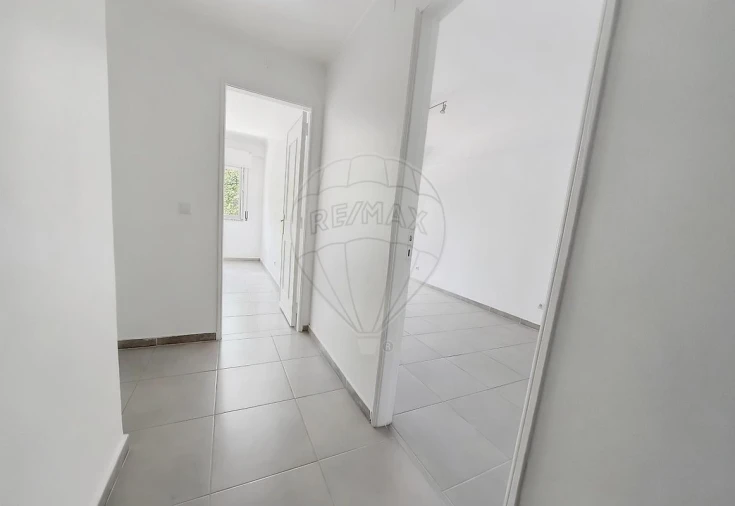 Apartamento T3 para Arrendamento em Queluz e Belas Foto 10