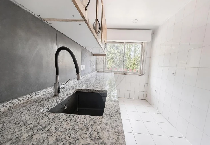 Apartamento T3 para Arrendamento em Queluz e Belas Foto 18