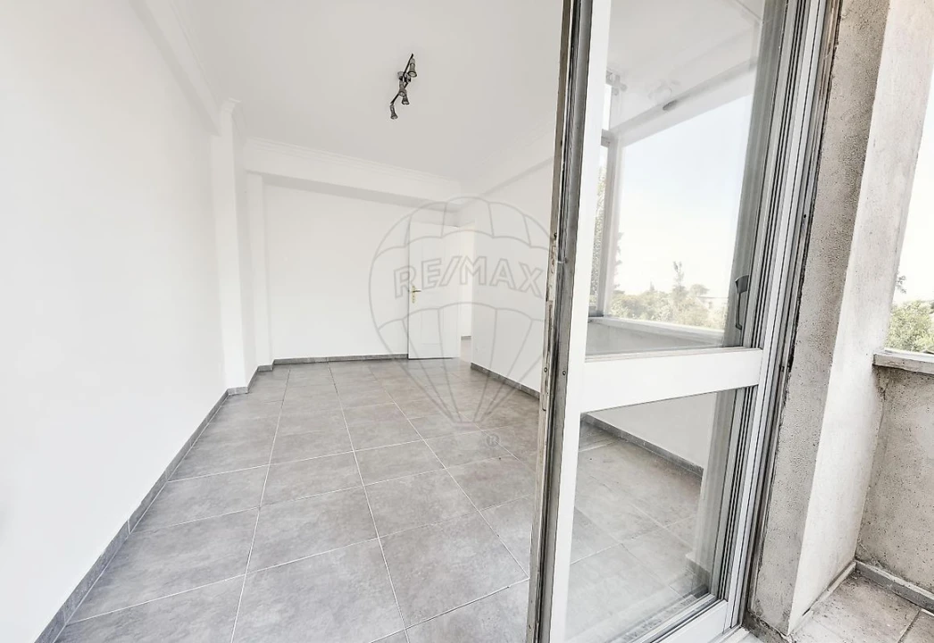 Apartamento T3 para Arrendamento em Queluz e Belas Foto 7