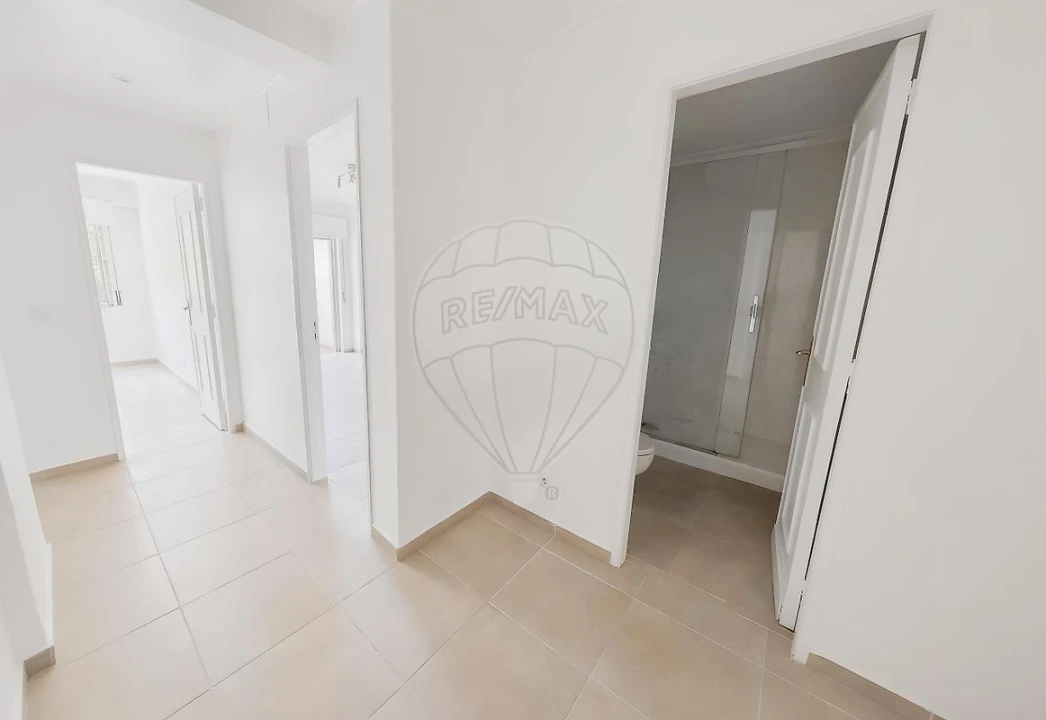 Apartamento T3 para Arrendamento em Queluz e Belas Foto 12