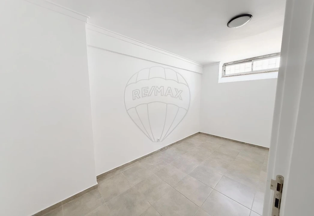 Apartamento T3 para Arrendamento em Queluz e Belas Foto 22