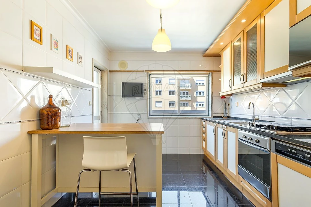 Apartamento T1 para Venda em Carnaxide e Queijas Foto 6