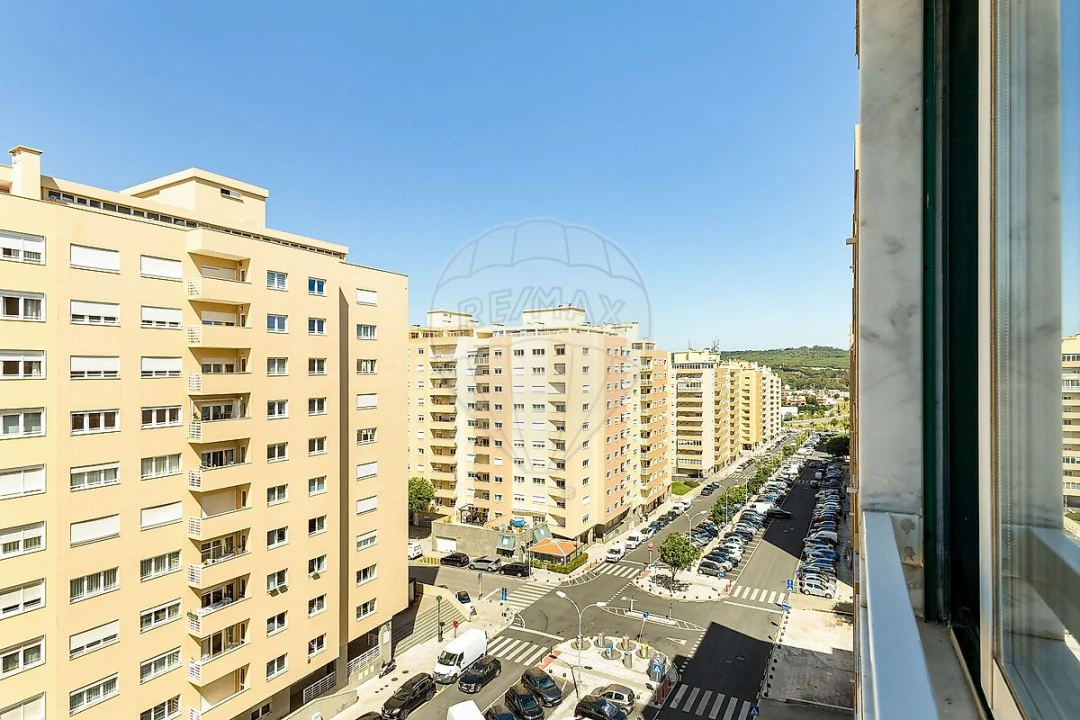 Apartamento T1 para Venda em Carnaxide e Queijas Foto 24