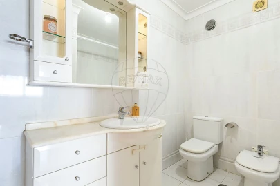 Apartamento T1 para Venda em Carnaxide e Queijas