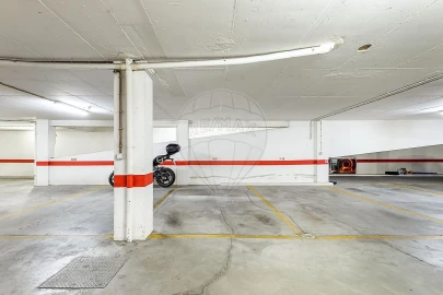 Apartamento T1 para Venda em Carnaxide e Queijas