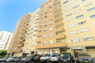 Apartamento T1 para Venda em Carnaxide e Queijas