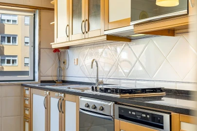 Apartamento T1 para Venda em Carnaxide e Queijas