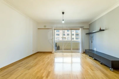 Apartamento T1 para Venda em Carnaxide e Queijas