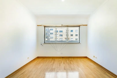 Apartamento T1 para Venda em Carnaxide e Queijas