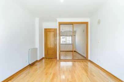 Apartamento T1 para Venda em Carnaxide e Queijas