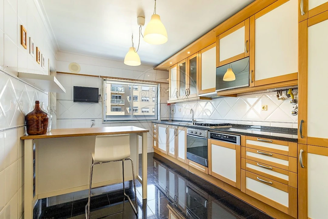 Apartamento T1 para Venda em Carnaxide e Queijas Foto 8